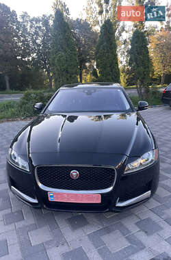 Седан Jaguar XF 2016 в 