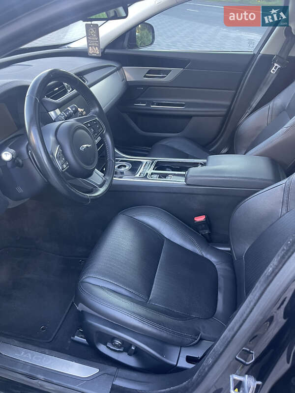 Седан Jaguar XF 2016 в Хмельницком