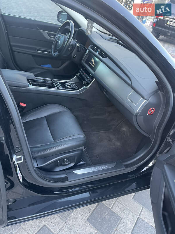 Седан Jaguar XF 2016 в Хмельницком