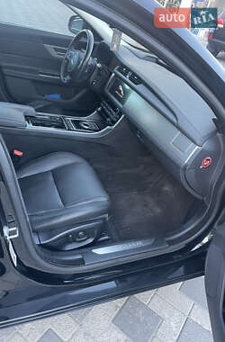 Седан Jaguar XF 2016 в 