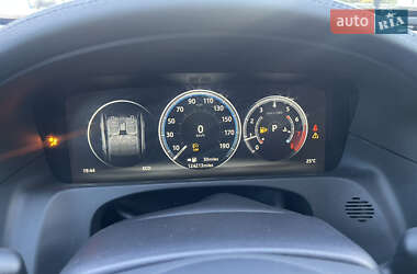 Седан Jaguar XF 2016 в 