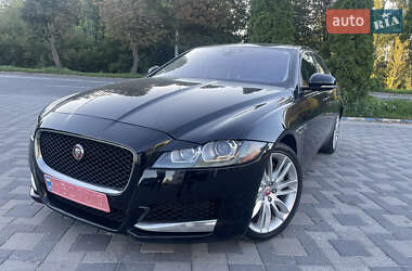 Седан Jaguar XF 2016 в 