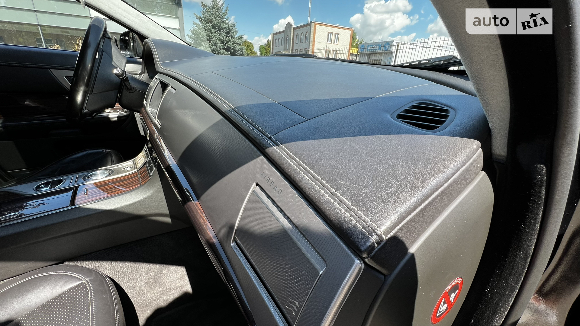 2010 Jaguar XF - мініатюра 11