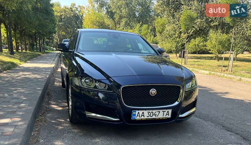 Седан Jaguar XF 2017 в Киеве