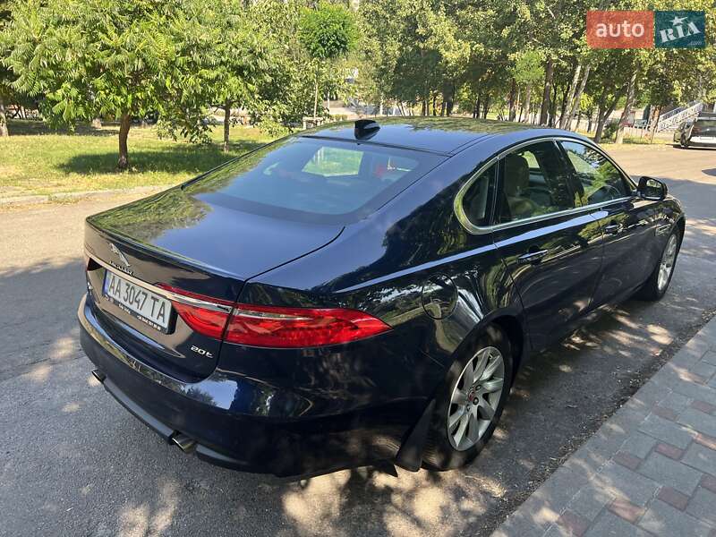 Седан Jaguar XF 2017 в Киеве