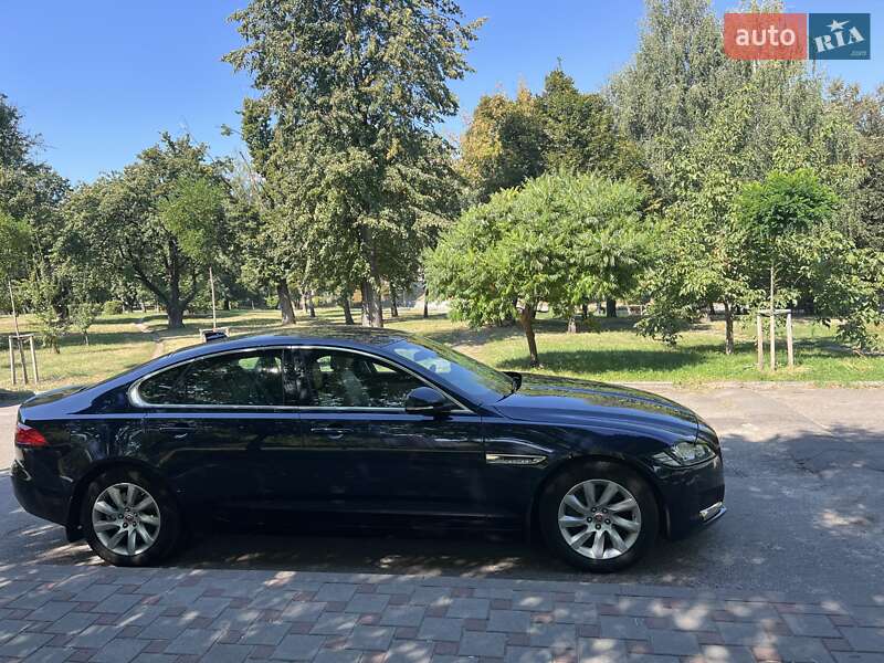 Седан Jaguar XF 2017 в Киеве