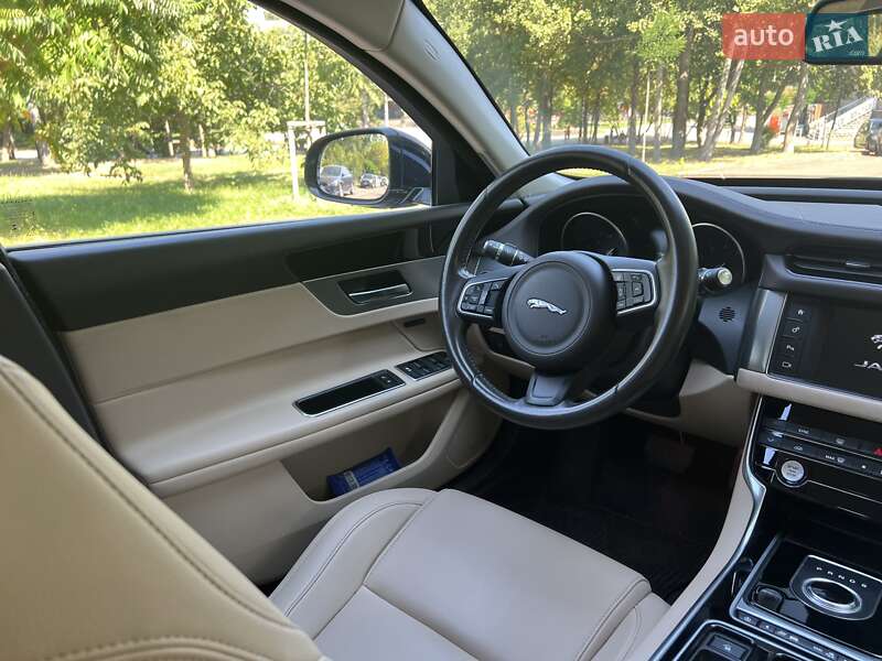 Седан Jaguar XF 2017 в Киеве фото 14 Седан Jaguar XF 2017 в Киеве