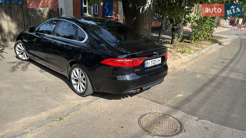Седан Jaguar XF 2016 в Полтаві