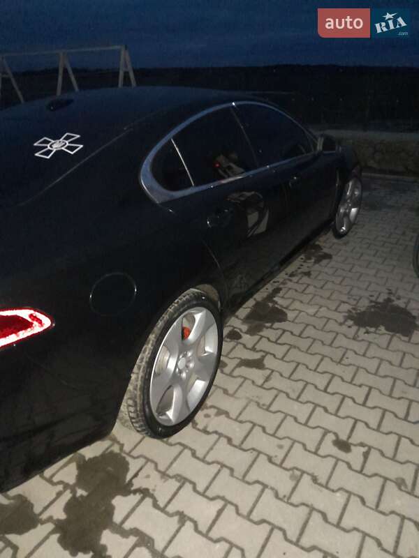 Седан Jaguar XF 2009 в Казатине