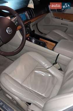 Седан Jaguar XF 2009 в Белогорье