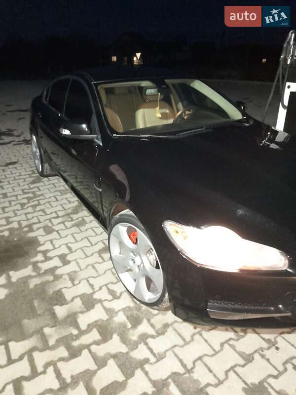 Седан Jaguar XF 2009 в Казатине