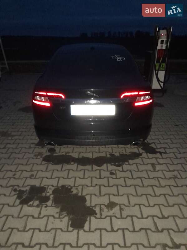 Седан Jaguar XF 2009 в Казатине