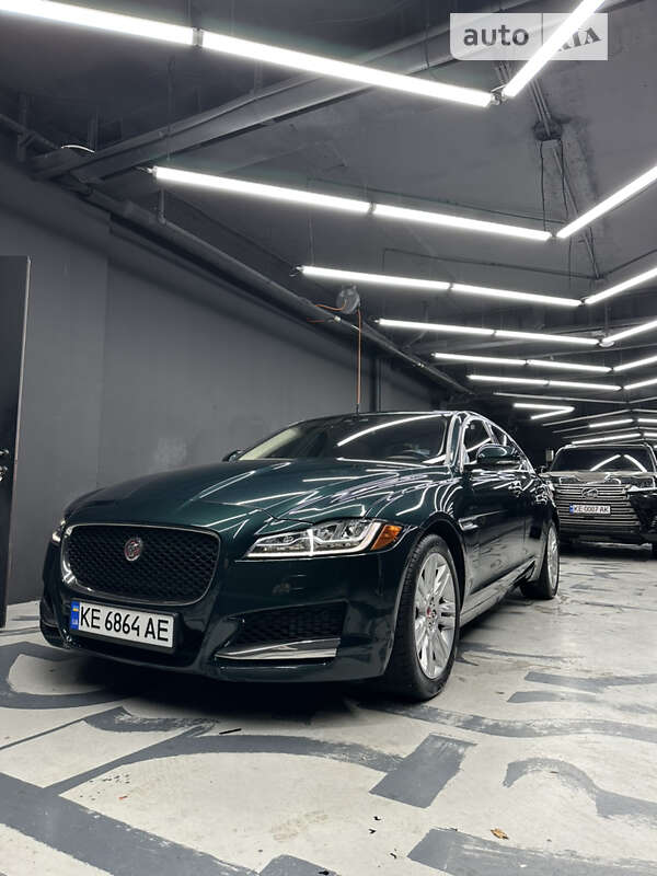 Седан Jaguar XF 2016 в Дніпрі