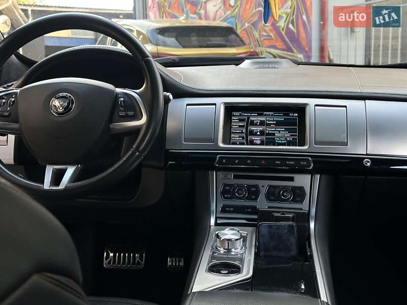Седан Jaguar XF 2015 в Киеве