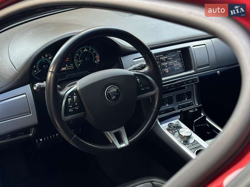 Седан Jaguar XF 2015 в Киеве