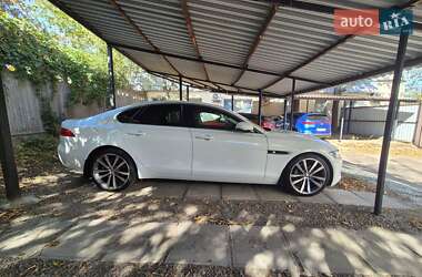 Седан Jaguar XF 2016 в 