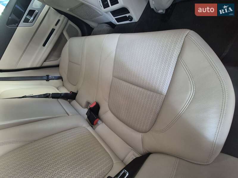 Седан Jaguar XF 2016 в Киеве