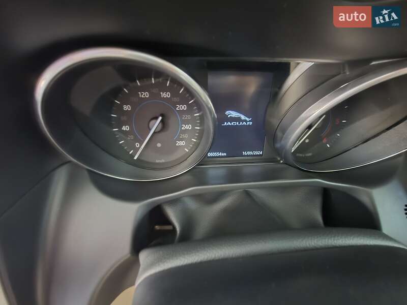 Седан Jaguar XF 2016 в Киеве
