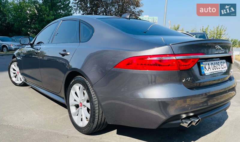 Седан Jaguar XF 2016 в Киеве