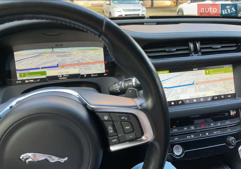 Седан Jaguar XF 2016 в Киеве