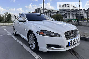 Седан Jaguar XF 2015 в Львові