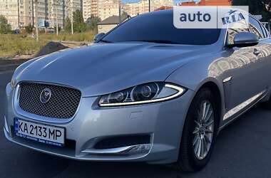 Седан Jaguar XF 2015 в Вишневом