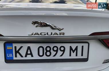 Седан Jaguar XF 2016 в 