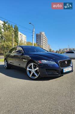 Седан Jaguar XF 2015 в Киеве