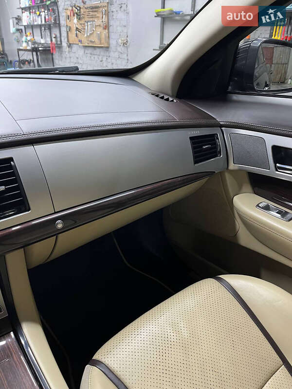 Седан Jaguar XF 2012 в Камне-Каширском