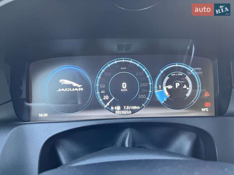 Седан Jaguar XF 2016 в Радивиліві