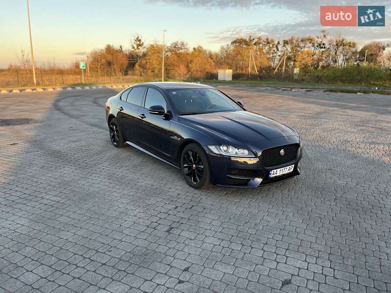 Седан Jaguar XF 2016 в Радивиліві