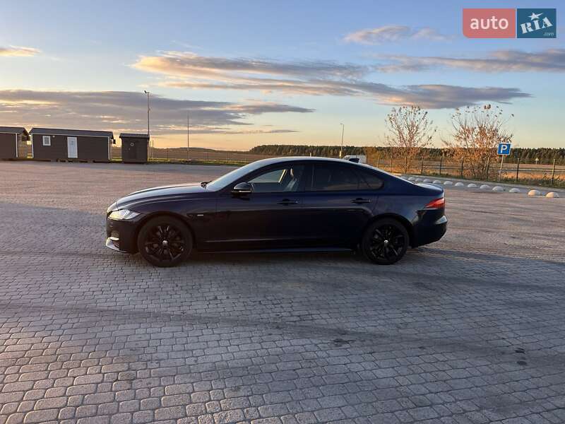 Седан Jaguar XF 2016 в Радивиліві