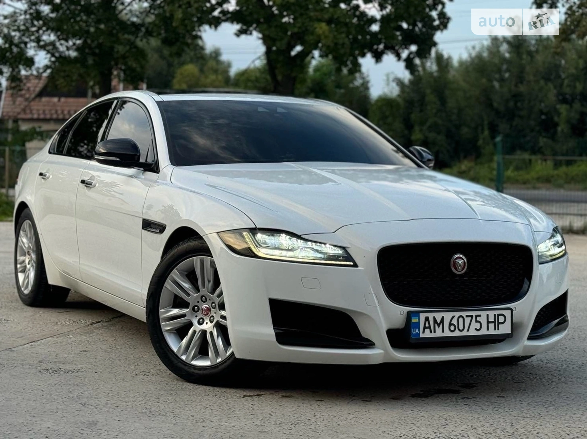 2016 Jaguar XF - мініатюра 4