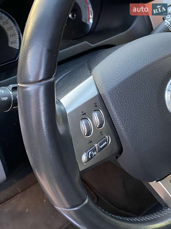 Седан Jaguar XF 2010 в Мукачевому