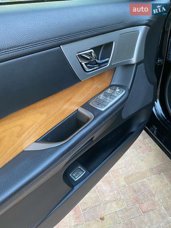 Седан Jaguar XF 2010 в Мукачевому