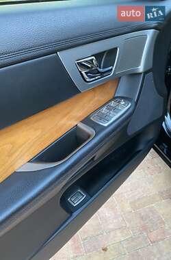 Седан Jaguar XF 2010 в 
