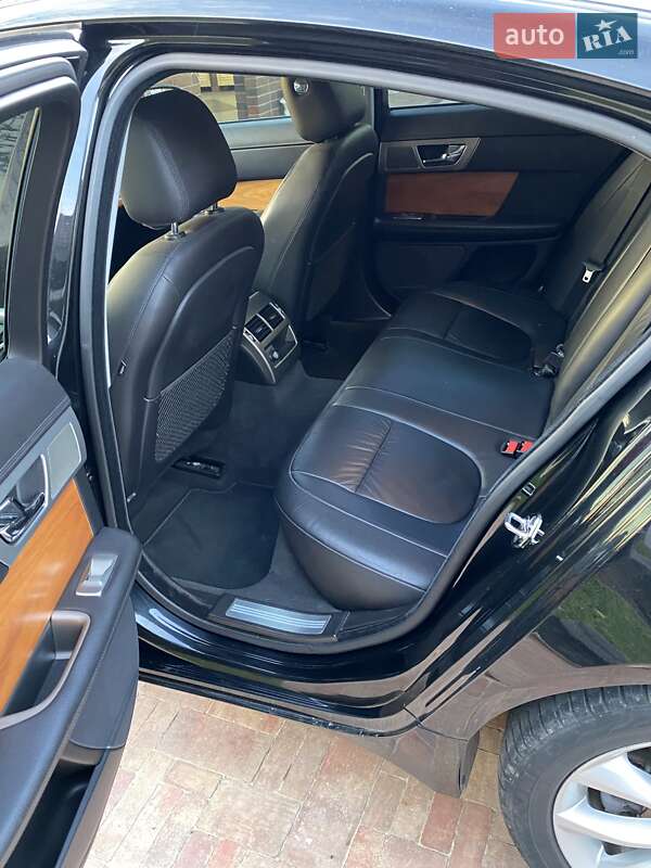 Седан Jaguar XF 2010 в Мукачевому