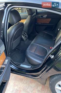 Седан Jaguar XF 2010 в 
