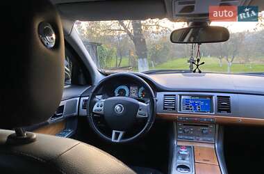 Седан Jaguar XF 2010 в 