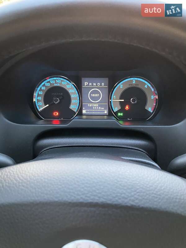 Седан Jaguar XF 2010 в Мукачевому