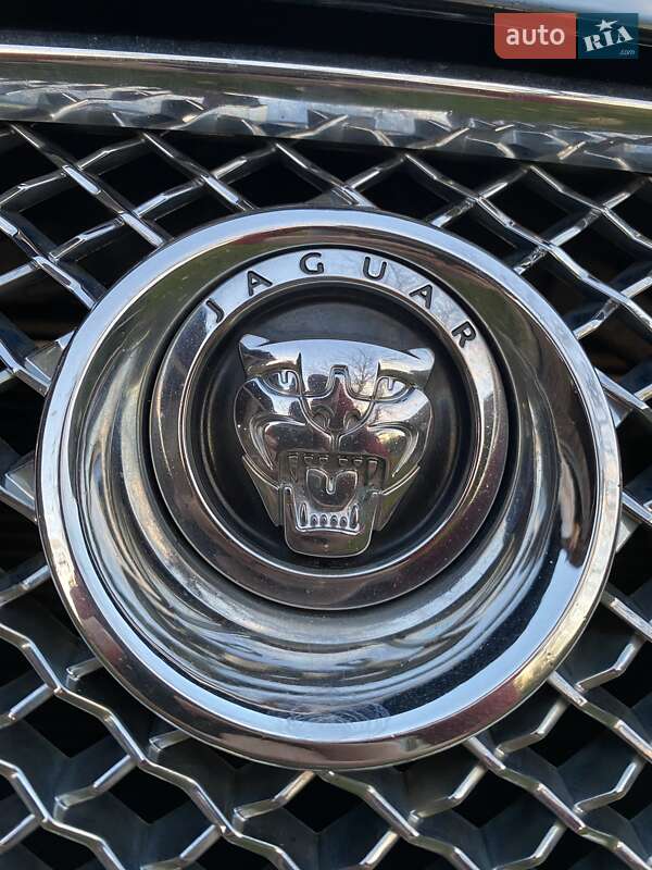 Седан Jaguar XF 2010 в Мукачевому