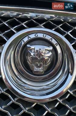 Седан Jaguar XF 2010 в 