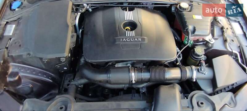 Седан Jaguar XF 2012 в Калуше