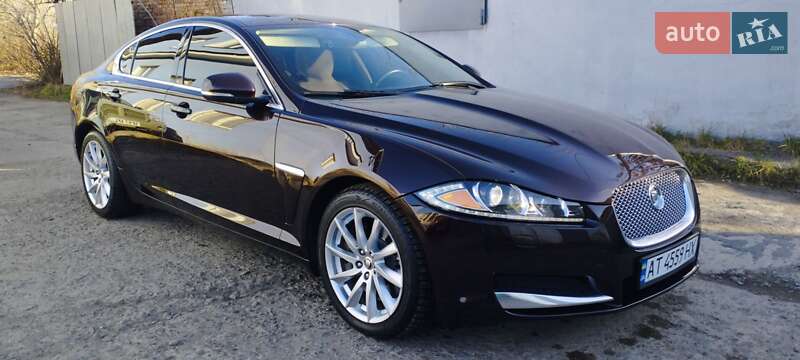 Седан Jaguar XF 2012 в Калуше