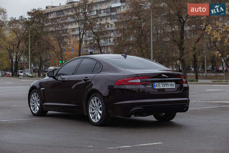 Седан Jaguar XF 2013 в Дніпрі