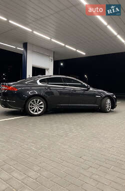 Седан Jaguar XF 2012 в 