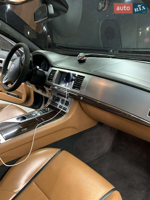 Седан Jaguar XF 2012 в Днепре