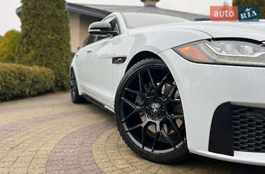 Седан Jaguar XF 2016 в 