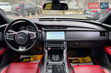 Седан Jaguar XF 2016 в 