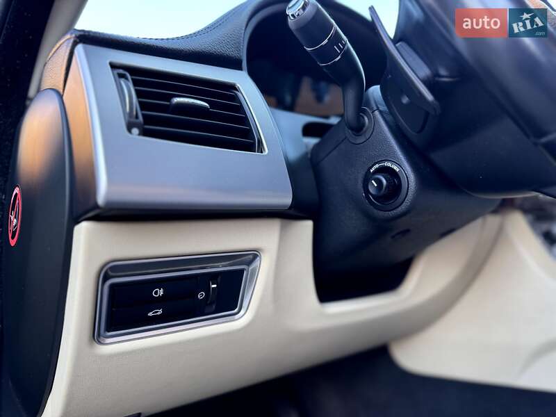 Седан Jaguar XF 2012 в Калуше